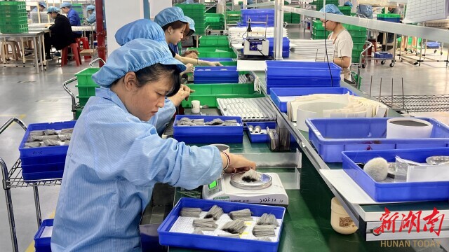 企业用小小化妆刷“破圈” 湖南日报冰球突破正规网站从沿海到内陆炎陵一(图4)